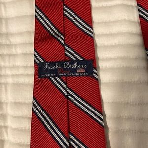 Brooks Brothers tie, size Youth Large